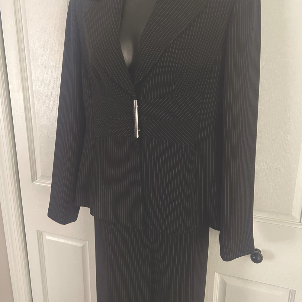 Women’s Tahari Pants Suit Size 6P